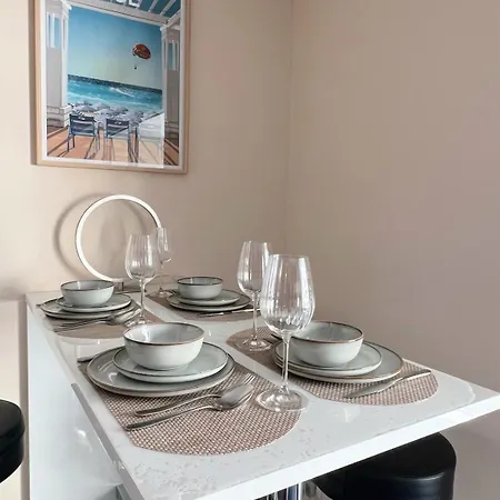 Elegant Avec Balcon Pres De La A Lägenhet *
