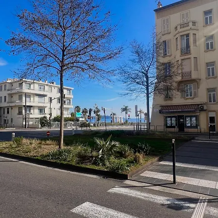 Elegant Avec Balcon Pres De La A Ницца