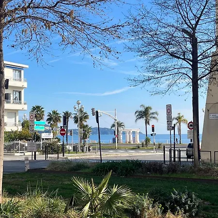 élégant Avec Balcon Près De La à Appartamento