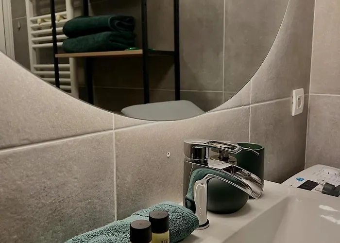 Elegant Avec Balcon Pres De La A דירה ניס
