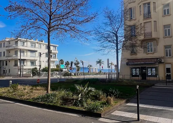 Elegant Avec Balcon Pres De La A ניס