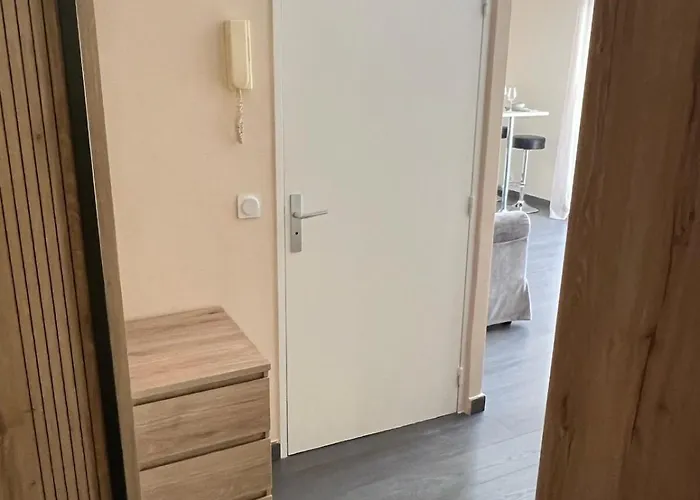 Apartment Elegant Avec Balcon Pres De La A *