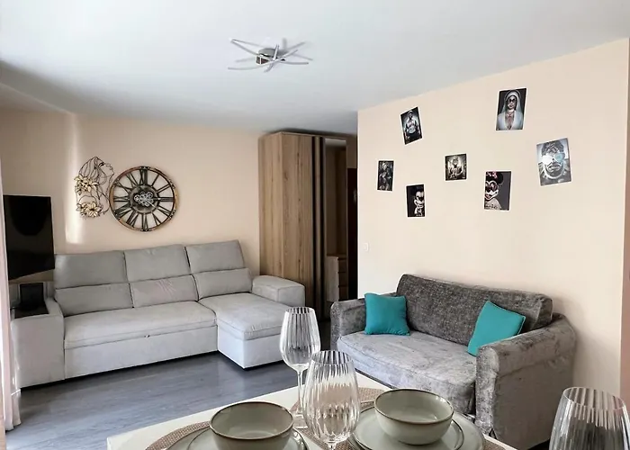 Elegant Avec Balcon Pres De La A